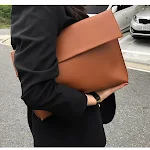 Stylish large-capacity clutch bag for all your essentials. Carry everything in style, perfect for any occasion, elegant — photo 3