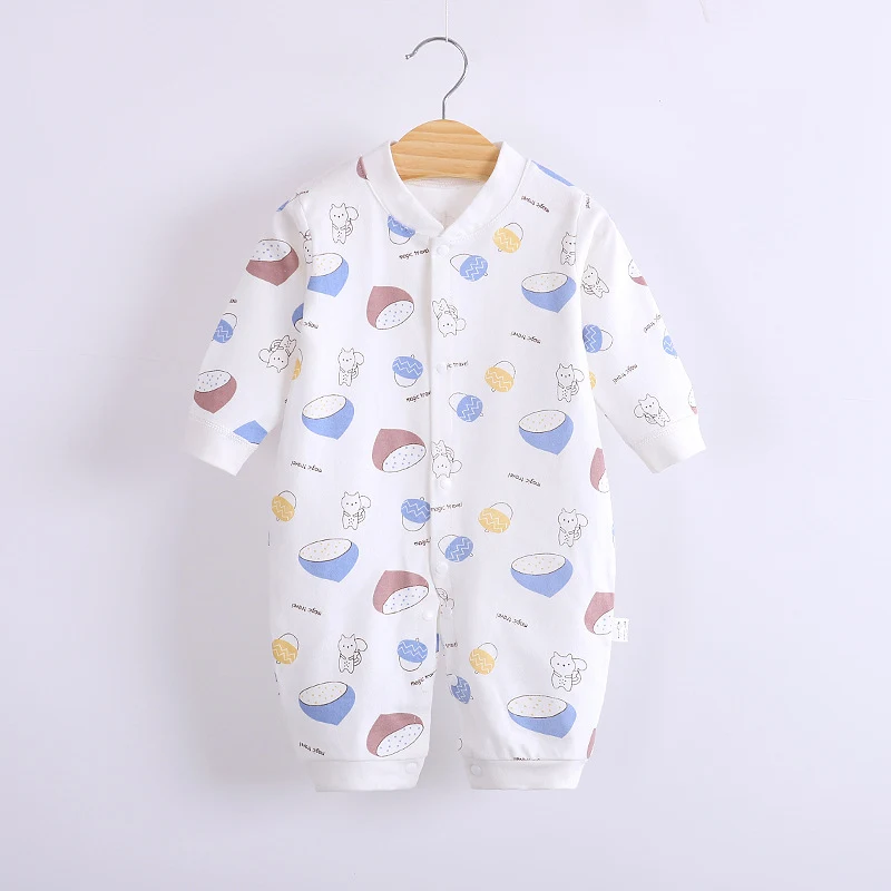 Macacão infantil de algodão penteado estampado, leve e macio, ideal para crianças. Conforto e estilo para brincar. — foto 1