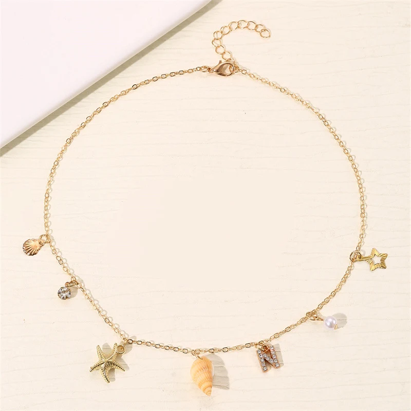 Colar Estilo Praia Oceano com 26 Letras Pérolas e Conchas, um acessório charmoso e personalizado para o verão. — foto 19