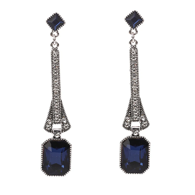 Brincos de luxo de liga, com diamante quadrado, combinam com tudo. Elegância e sofisticação para qualquer look. Acessório perfeito e versátil. — foto 4