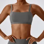 Top esportivo de yoga de secagem rápida, com alças finas, para corrida e treinos. Conforto e suporte para mulheres ativas. — foto 13