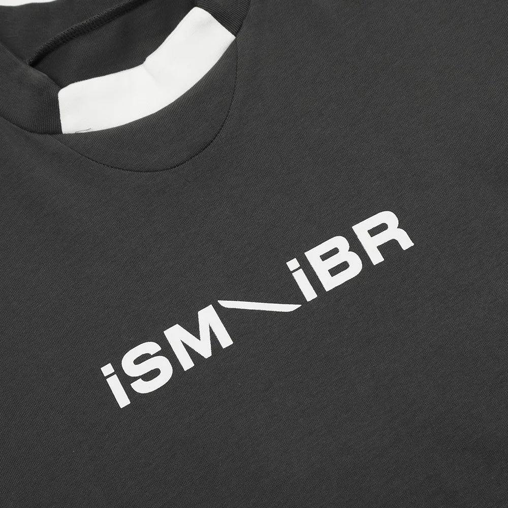 Camiseta masculina de manga curta com estampa de letras em cores contrastantes, um visual moderno e descontraído, ideal para o dia a dia com conforto. — foto 15