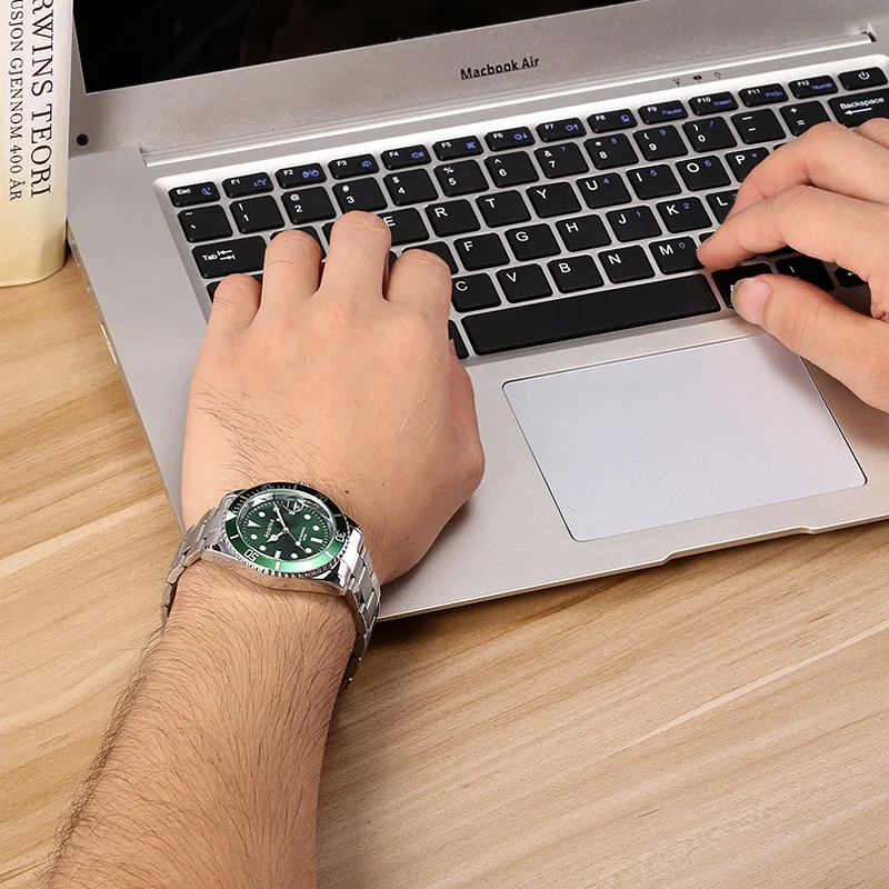 Relógio masculino à prova d'água com pulseira de aço luminoso, perfeito para uso em qualquer situação, com fácil leitura. — foto 1
