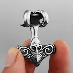 Pingente de cabeça de ovelha retrô em aço titânio para pendurar. Ornamento estiloso e resistente, presente perfeito e exclusivo. — foto 1