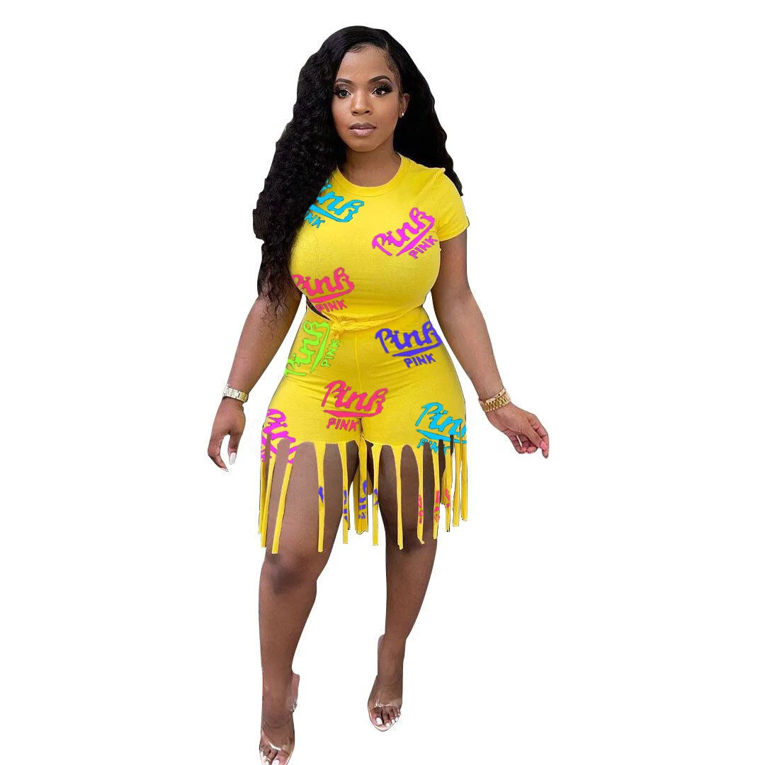 Conjunto de duas peças com estampas e detalhes de borlas, ideal para lazer, esportes e moda, oferecendo conforto e estilo. — foto 4