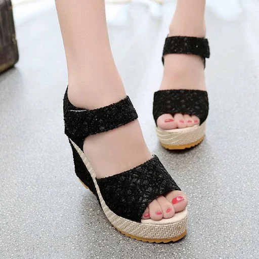 Title 4, Womens Sandals