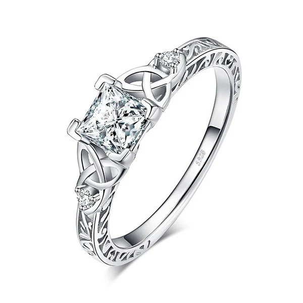 Anel de noivado e aliança de casamento feminino Celebre o amor com joias deslumbrantes. Encontre o par perfeito, simbolizando união e compromisso. — foto 3