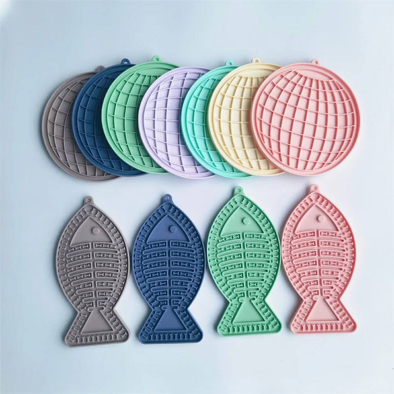 Fish-Shaped Round Pet Silicone Snack Pad Non-slip, easy to clean, and perfect for providing treats and preventing messy — photo 15