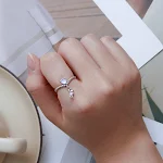 Anel de balão de urso de pelúcia feminino Charmoso e elegante, este anel combina moda e fofura, perfeito para um toque divertido e único no seu visual. — foto 1