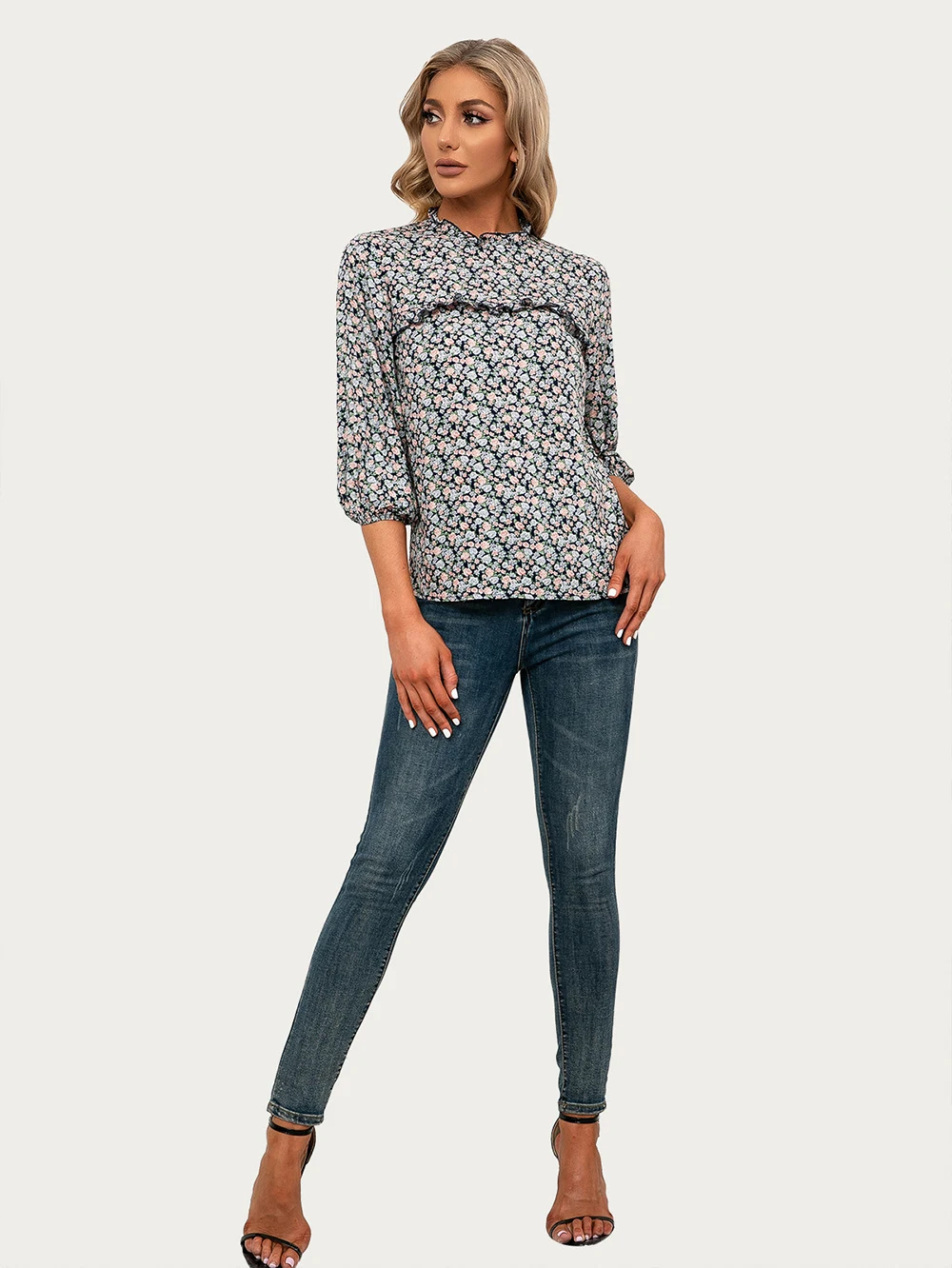 Title 8, Camicia Casual Rotonda con Colletto Floreale Fu...