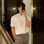 Camiseta interior masculina de manga curta, fina, slim fit, em malha de seda gelada, respirável e ideal para usar por baixo. — foto 1