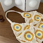 Net Red Ins Hand-woven Bag with Flower Stitching, perfect for the beach. Lightweight and stylish, enjoy your summer days — photo 4