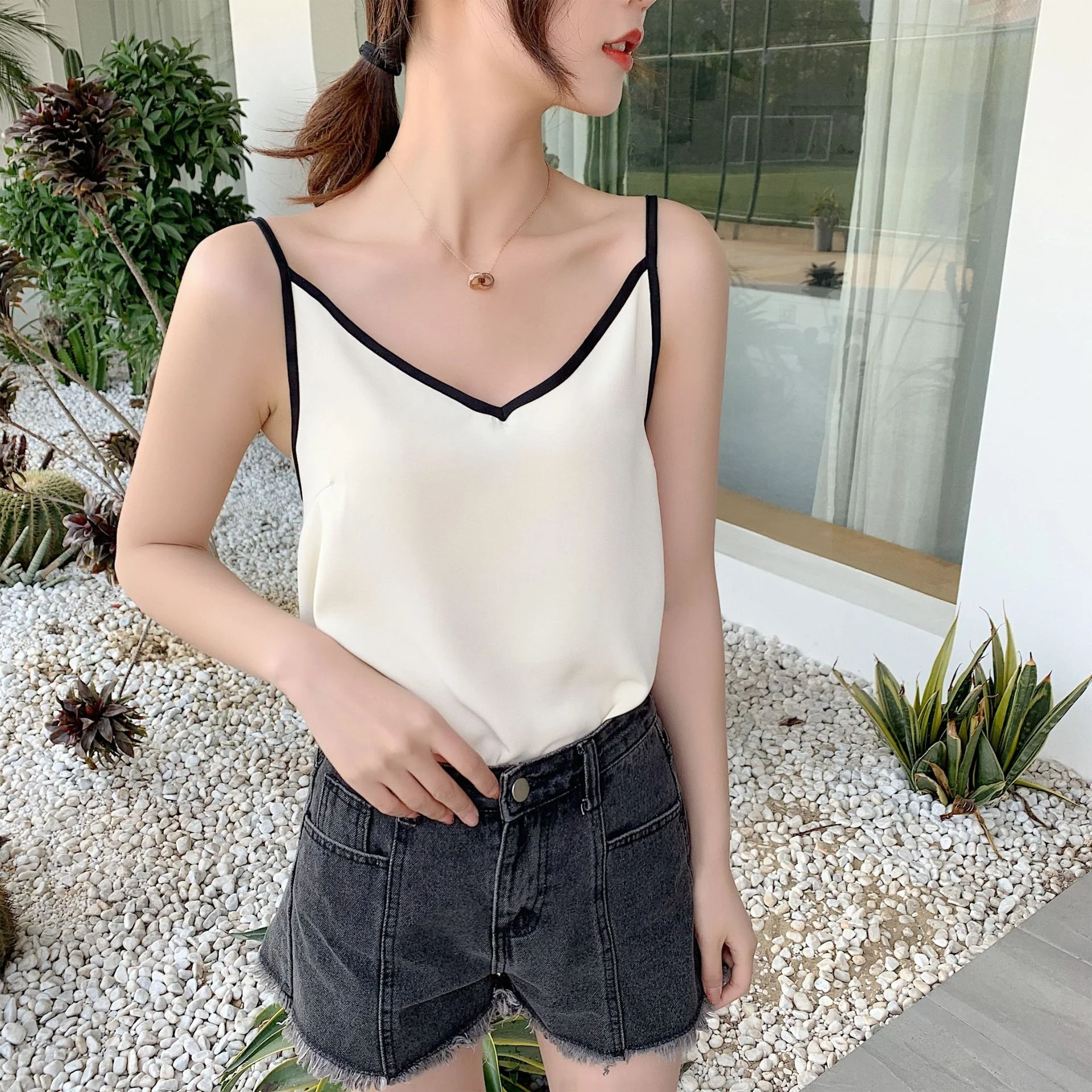All-match short chiffon camisole for women, versatile and stylish. Perfect for layering or wearing alone, a summer wardr — photo 4