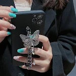 Capinha de celular feminina de silicone com pulseira de borboleta simples, proteção elegante e moderna para seu smartphone, design funcional. — foto 4