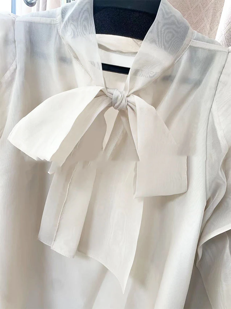 Title 10, Camicia in chiffon stampata con collo alto e vo...