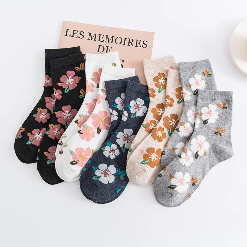 Title 4, Womens Small Floral Mid Length Cotton Socks