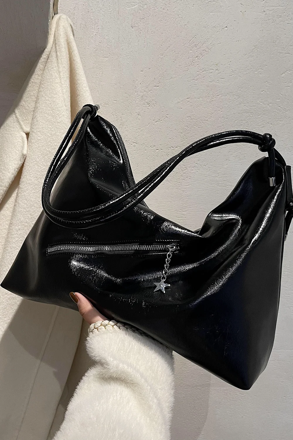 Bolsa Grande Trendy Fashion Simples de Ombro, Estilo Celebridade Popular. Elegante e espaçosa, perfeita para um visual moderno e sofisticado no dia a dia. — foto 1