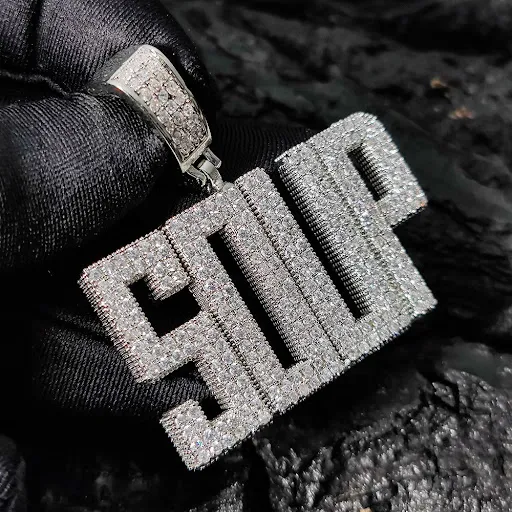 Title 3, Colar Pingente de Letras em Bloco de Cobre Hip ...