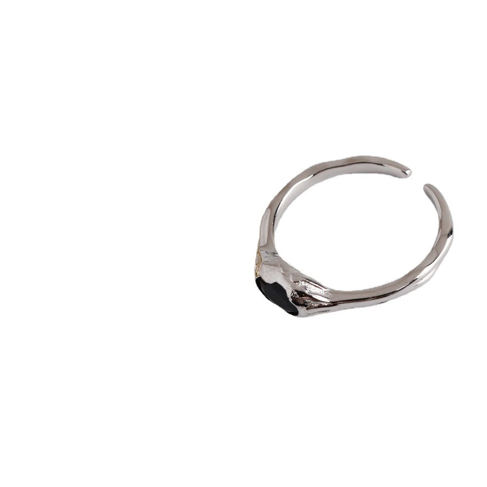 Anel de pedra preta com personalidade fashion, um acessório masculino elegante que adiciona um toque de sofisticação e estilo ao seu visual. — foto 2