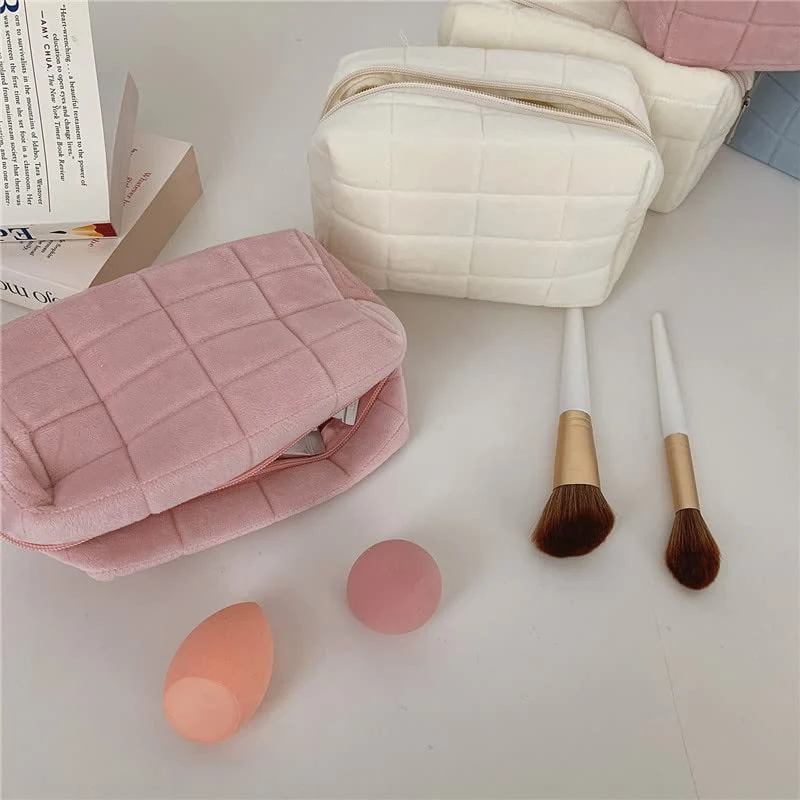 Plush Checkered Makeup Bag Cosmetic Travel Bag with Large Zipper, Portable Multi Functional Toiletry Bag for cosmetics a — photo 5