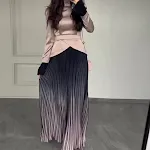Women's Patchwork Design Round Neck Pleated Dress. Comfortable and stylish, perfect for any occasion. Stand out with thi — photo 11