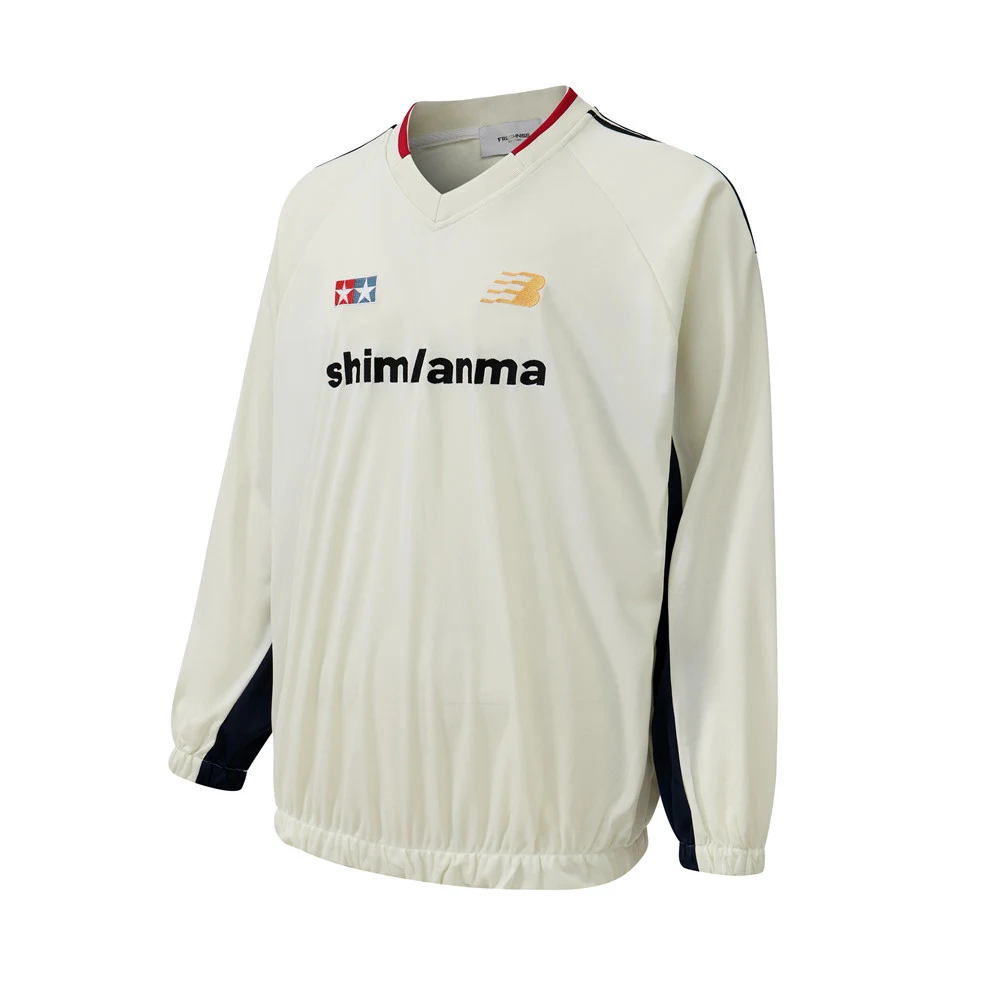 Camiseta esportiva de manga longa com bordado de letras em inglês europeu e americano. Conforto e estilo para seus treinos. — foto 9