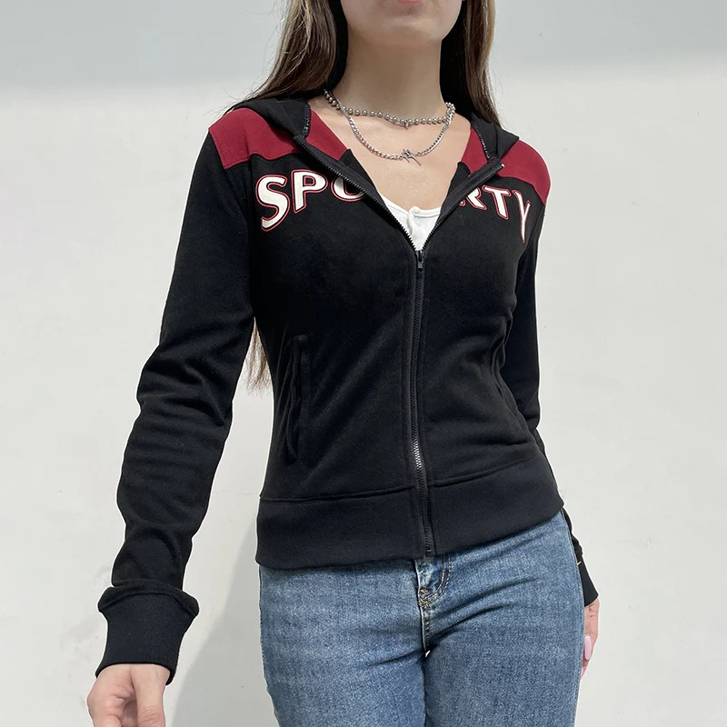 Jaqueta esportiva com estampa de letras americanas, ideal para esportes e lazer. Conforto e estilo urbano em uma só peça para diversas atividades. — foto 3