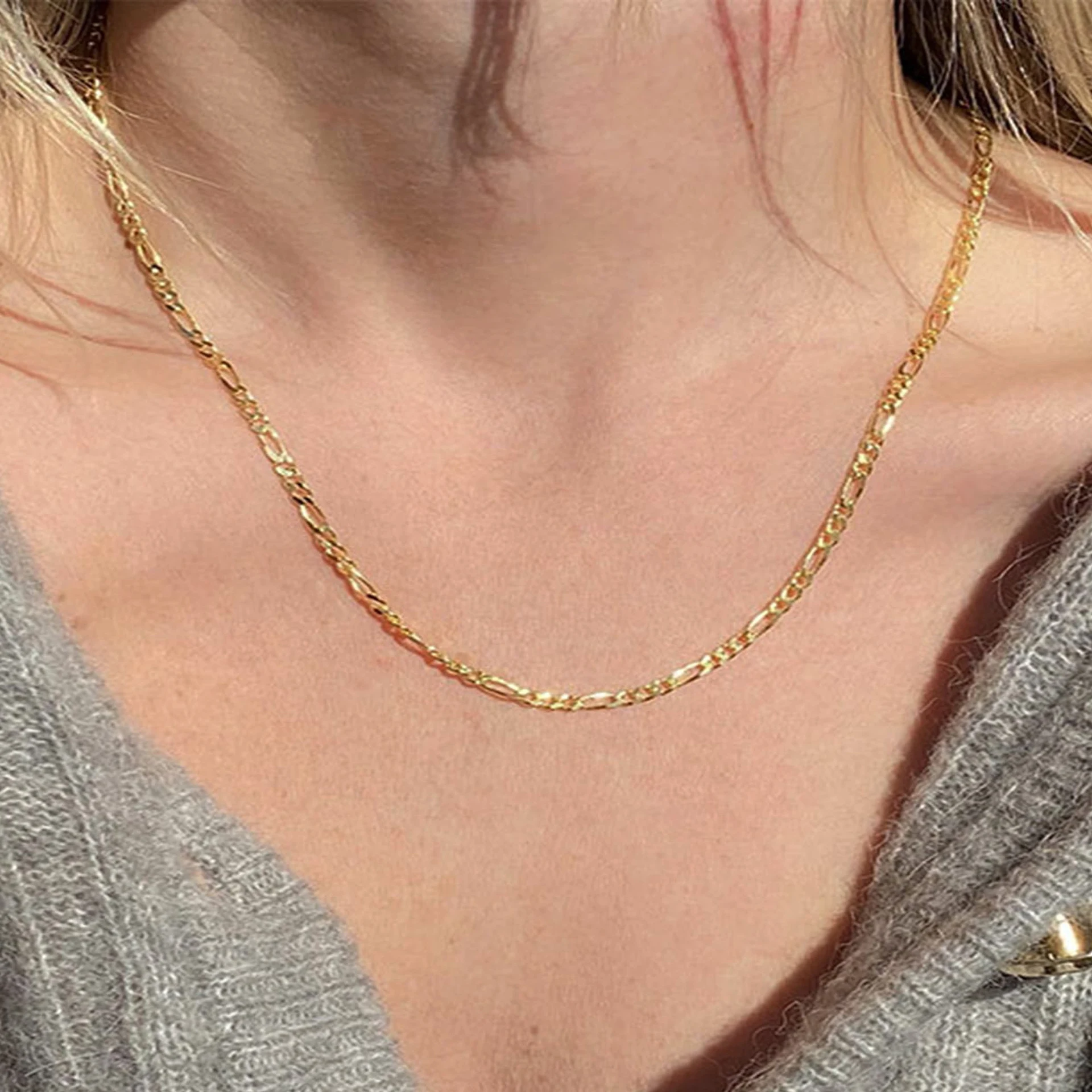 Colar de moda personalizado estilo Figaro, um adorno especial. Crie sua joia única com nome ou iniciais. Presente perfeito. — foto 5