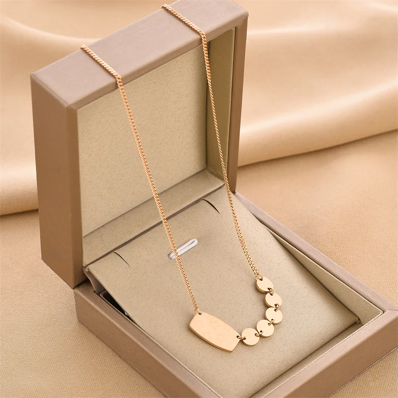 Colar de aço titânio modelo explosão 2023 feminino, joia que não desbota, personalidade fashion, branco, Europa e T, elegante e resistente. — foto 4