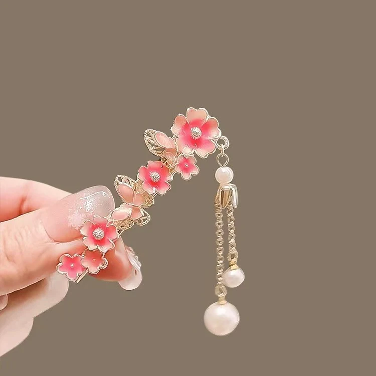 Presilha lateral feminina estilo antigo com borla de pérola, flor de cerejeira, amor-perfeito e clip de bico de pato — foto 4