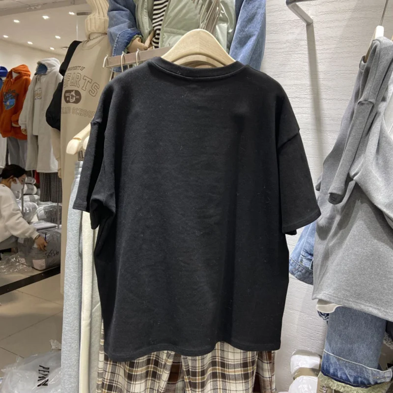 Student short-sleeved T-shirt, loose bottom fashion. Small shirt top providing comfort and style. Perfect for casual wea — photo 4
