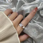 Anel de planeta de fantasia simples para mulheres, um acessório de moda que adiciona um toque mágico e único ao seu estilo diário. Design elegante e moderno. — foto 11