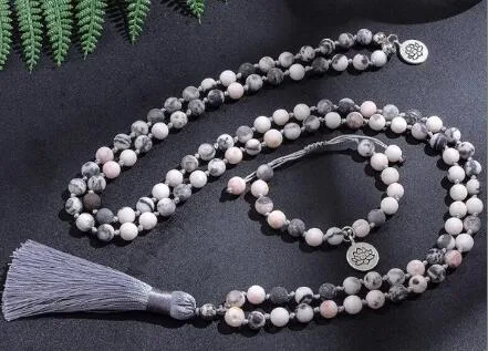 Colar com pingente de borla de amazonita, um acessório elegante e estiloso que adiciona um toque boêmio e natural ao seu visual. — foto 12