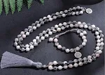 Colar com pingente de borla de amazonita, um acessório elegante e estiloso que adiciona um toque boêmio e natural ao seu visual. — foto 12