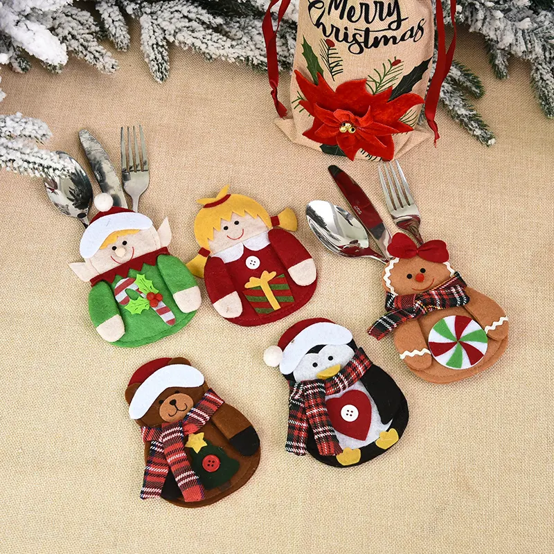 Enfeites de Natal criativos de bonecos de desenho animado para talheres. Decore sua mesa com capas divertidas para facas e garfos, deixando a ceia mais alegre. — foto 8