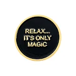 Broche creativa con letras y gota de aceite redondo, un accesorio único para añadir estilo y elegancia a tu ropa y personalidad. — foto 3