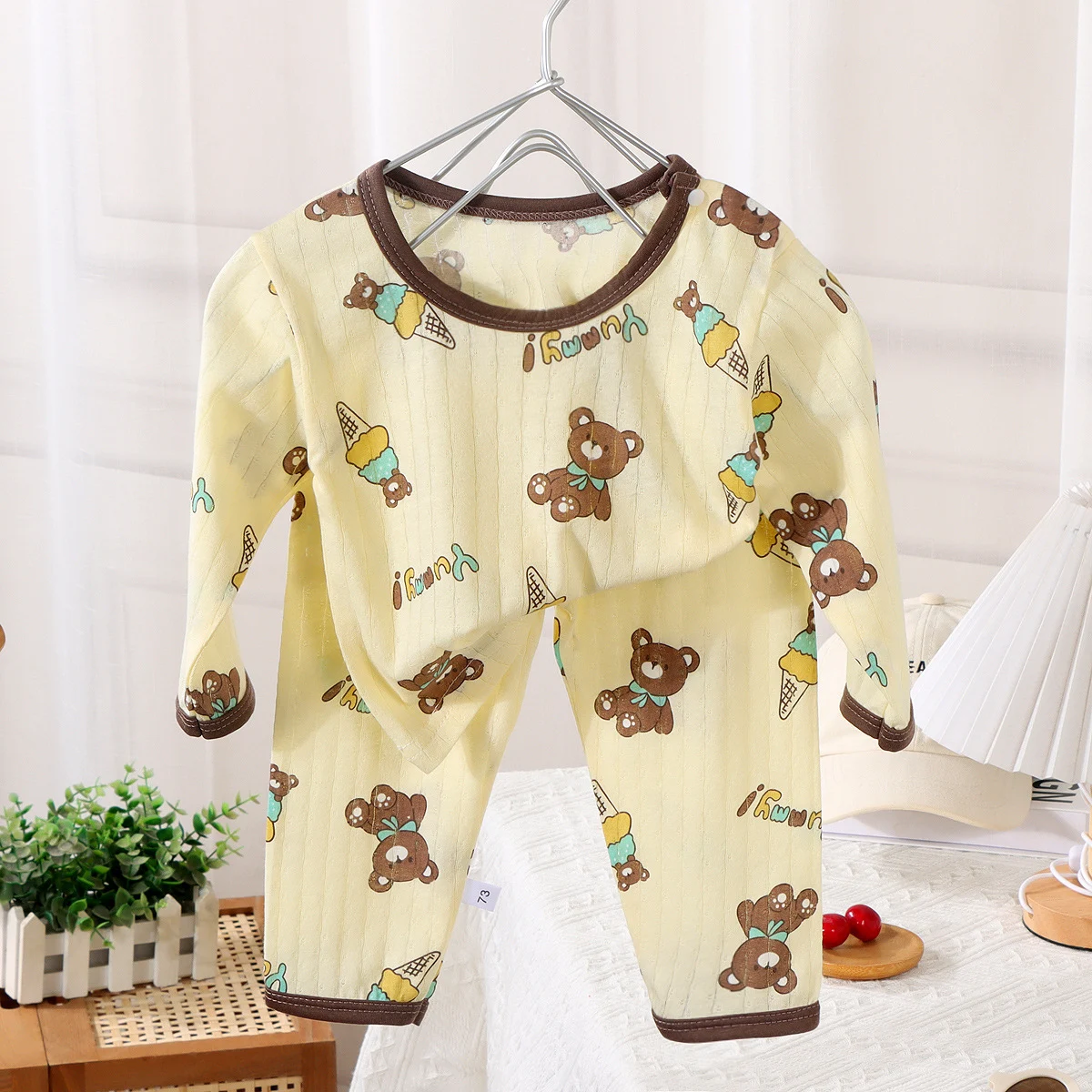 Zomer baby katoenen pyjama set voor kinderen. Zachte en ademende homewear. Ideaal voor warme nachten en een comfortabele nachtrust. — foto 13