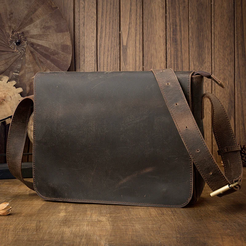 Bolsa de ombro masculina de couro casual retrô, ideal para o dia a dia. Design clássico, espaçosa e resistente, perfeita para transportar seus itens essenciais com estilo. — foto 6