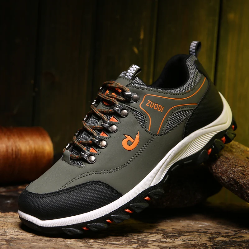 Sapatos sobre o pé para homem Calçados de trilha para atividades ao ar livre Conforto e durabilidade para suas aventuras em trilhas e montanhas. — foto 5