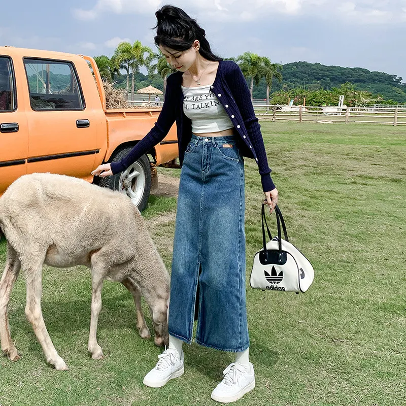 Saia Jeans Feminina Cintura Alta com Fenda Frontal — foto 7