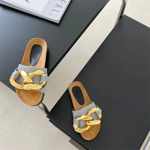 Title 4, Ladies Fashion Flat-Bottom Baotou Half Slippers...