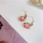 Curved hook strawberry