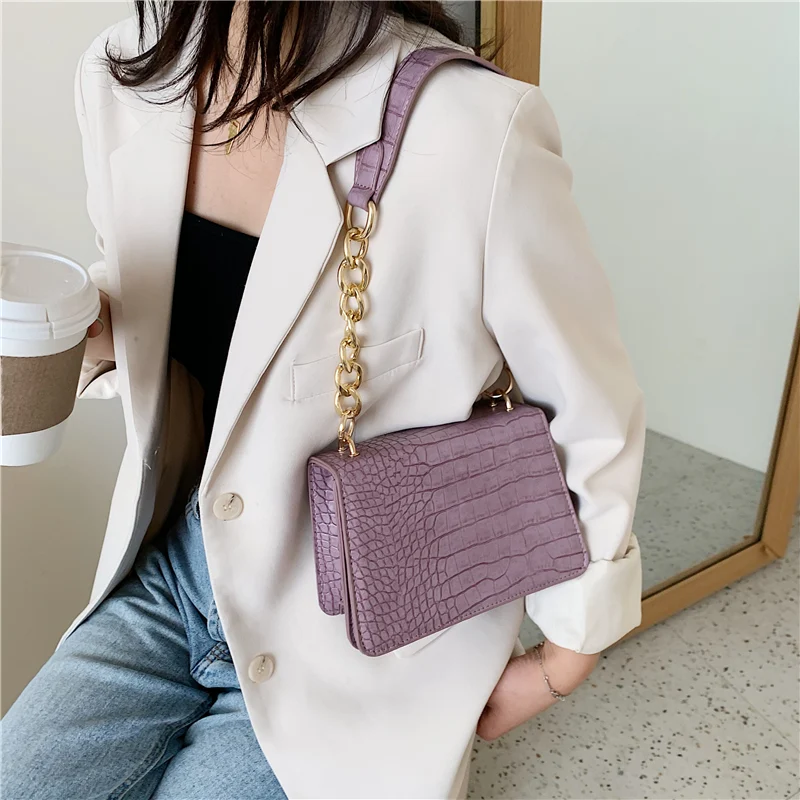 Bolsa mensageiro feminina, ideal para o dia a dia. Design elegante, alça ajustável, compartimento espaçoso para seus pertences essenciais. — foto 1