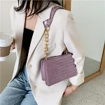 Bolsa mensageiro feminina, ideal para o dia a dia. Design elegante, alça ajustável, compartimento espaçoso para seus pertences essenciais. — foto 1