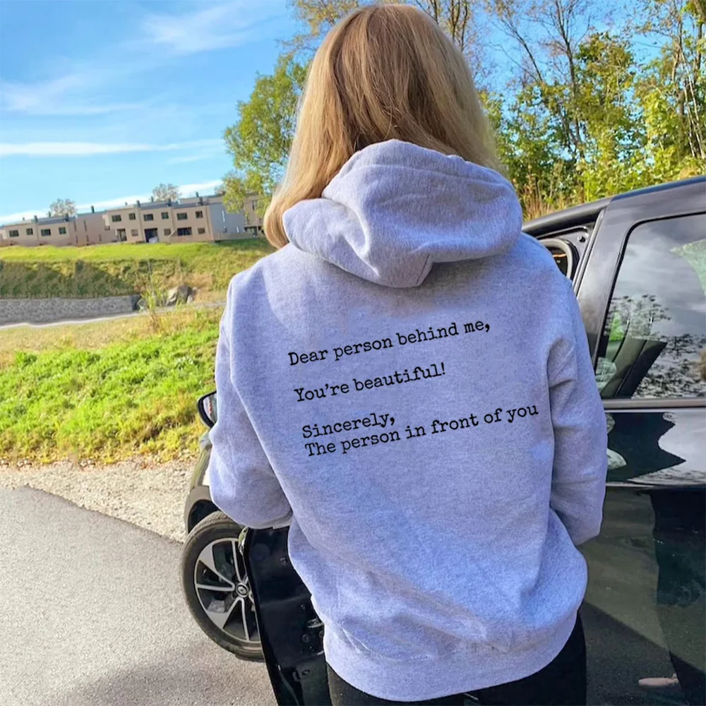 Liebe Person hinter mir, du bist wunderschön, mit freundlichen Grüßen, die Person vor dir. Modische Persönlichkeit für Damen mit neuer bedruckter Kapuze — foto 4
