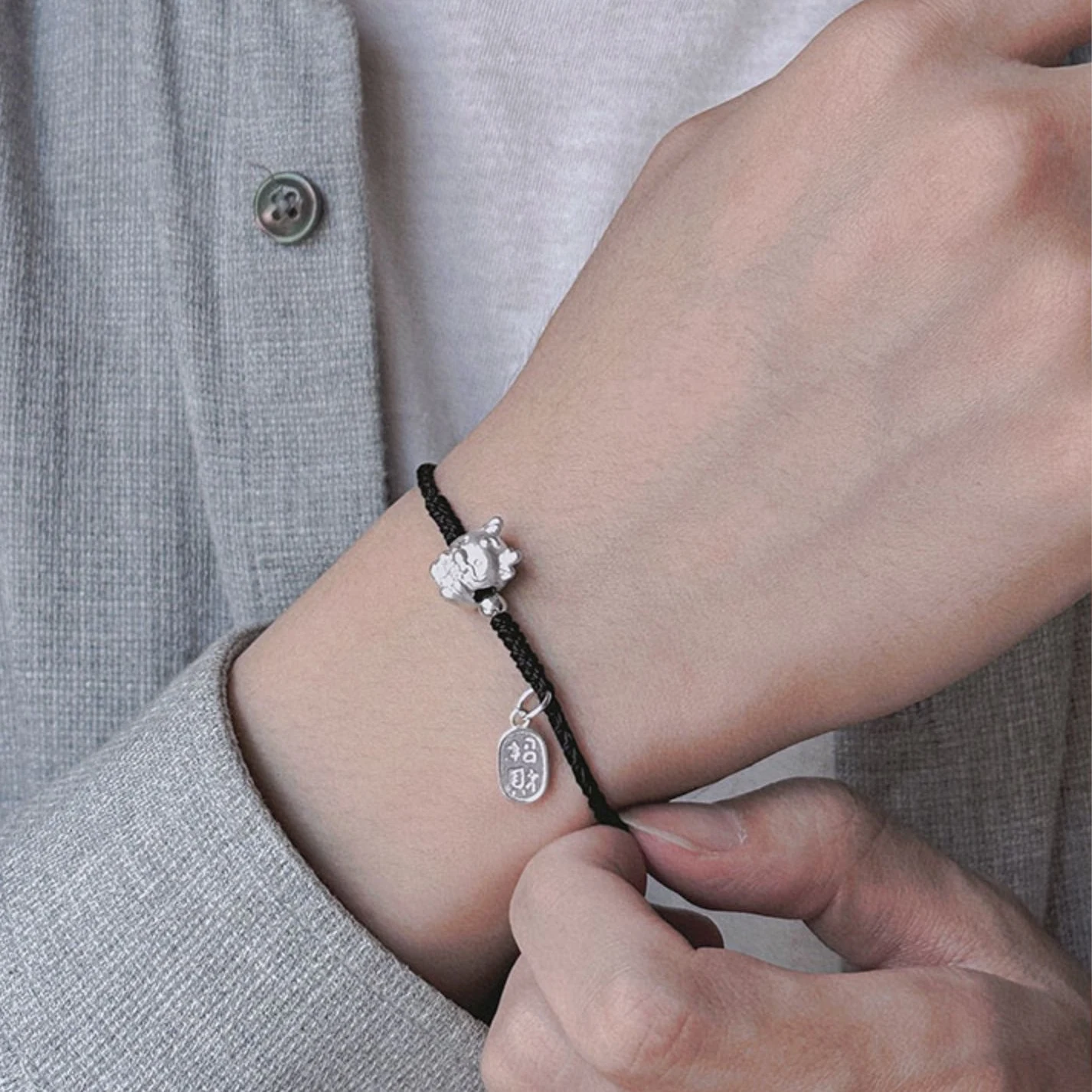 Pulseira de corda vermelha 999 Zuyin Primordial Year. Atraia fortuna e proteção. Use este amuleto auspicioso para um ano próspero. — foto 5
