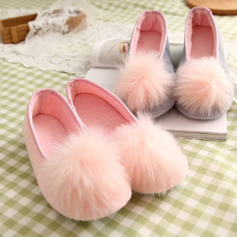 Sapatos de pedal com salto baixo e sola plana, super macios com bola de cabelo grande e muito fofos, perfeitos para usar no dia a dia. — foto 2