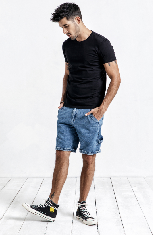 Camiseta de manga curta microelástica simples Conforto e liberdade de movimento para o seu dia a dia Tecido suave e adaptável Perfeita para todas as ocasiões — foto 1