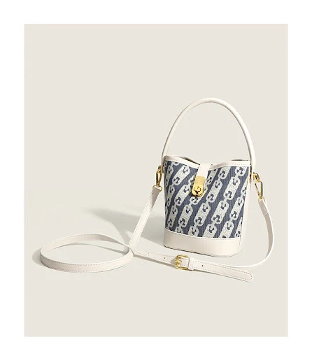 Title 7, Borsa a secchiello in tela premium e minimalist...