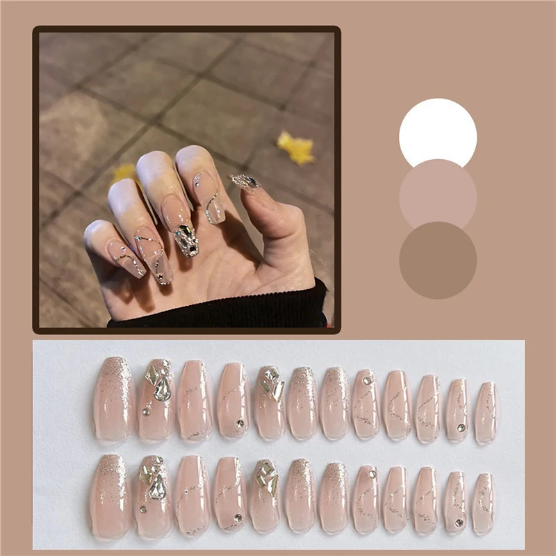 Wear Armor Diamond In The Debris Nagel beauty. Diamanten finish in de debris, duurzame schoonheid en elegantie voor sterke en mooie nagels. — foto 5